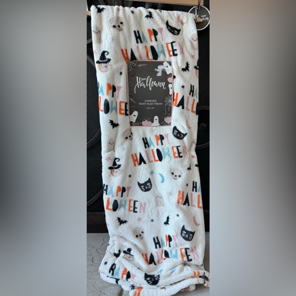 HALLOWEEN THROW BLANKET CATS WITCHES GHOSTS BATS MOON SKELETONS